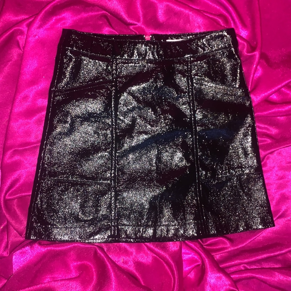 Forever 21 size small very shimmery black skirt with deep pockets zipped…
